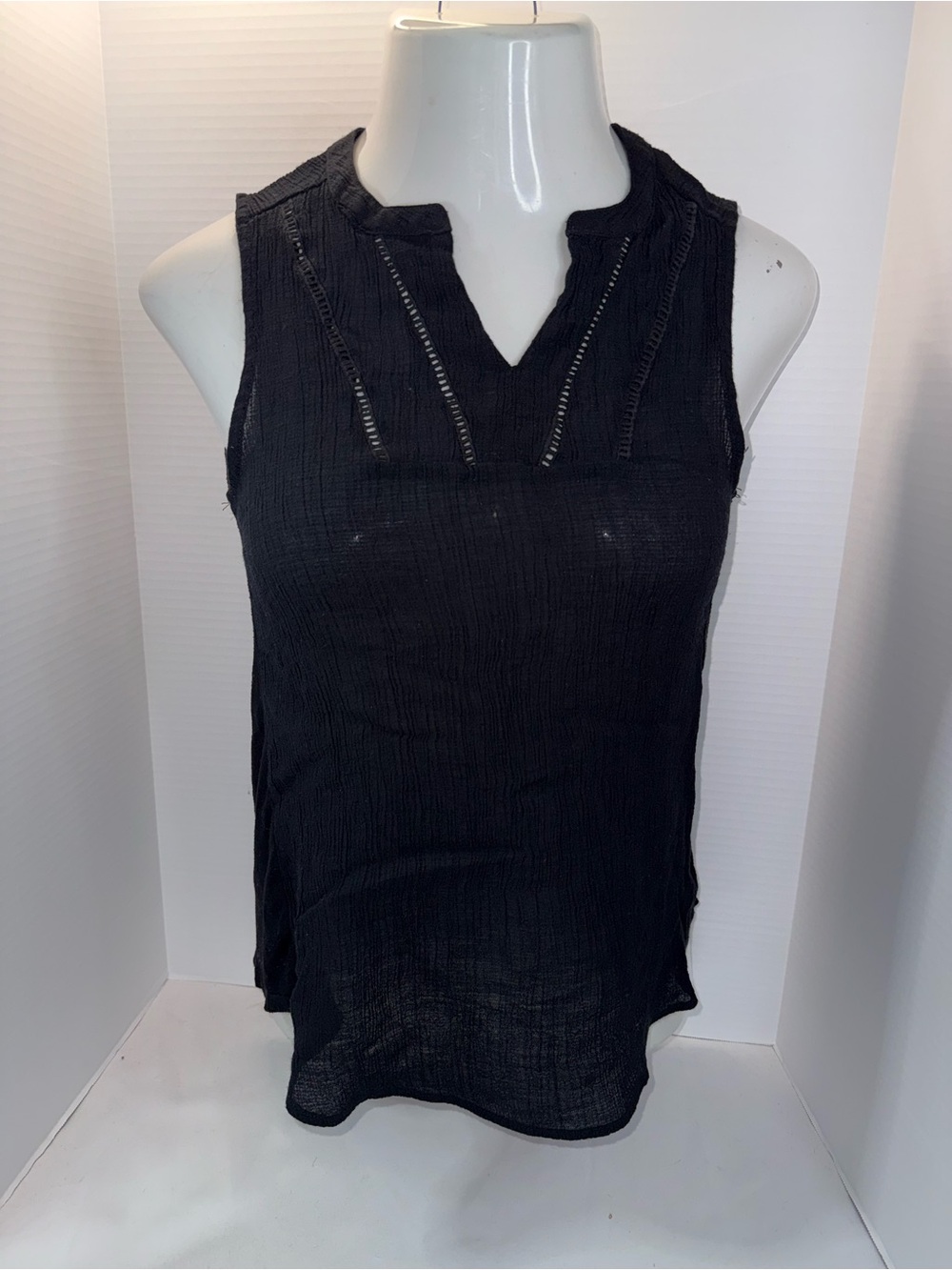 Black Textured Split V-Neck Sleeveless Tank Top